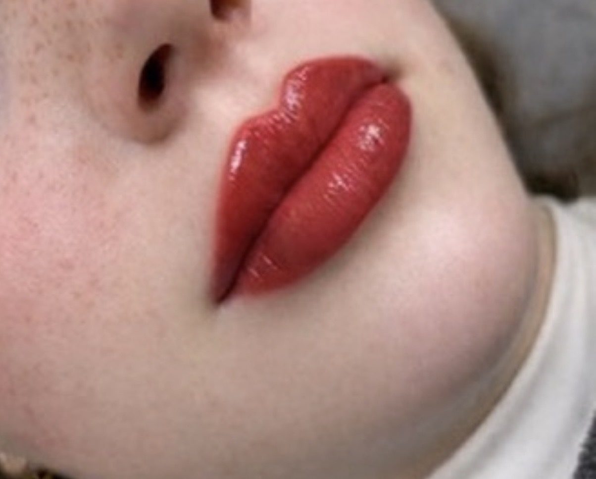 Powder Lips in kräftigem Rot